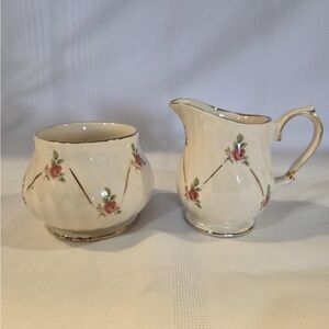 Sadler rosebuds lattice Floral Cream and Sugar Set